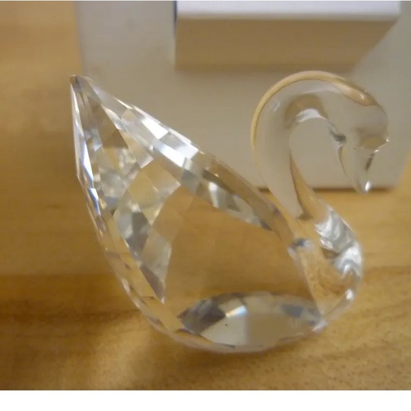Swarovski SCS Crystal Small Swan Mini Figurine 1.5" Collector's Society - Picture 3 of 7